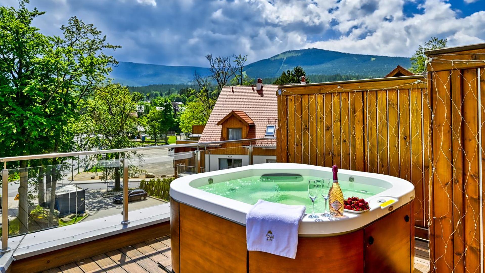 Royal Prestige Collection Z Prywatnym Jacuzzi - Stone Hill Resort Z Basenem I Saunami Szklarska Poreba Exterior photo